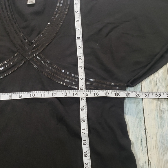 Ann Taylor LOFT Top. - Picture 4 of 13